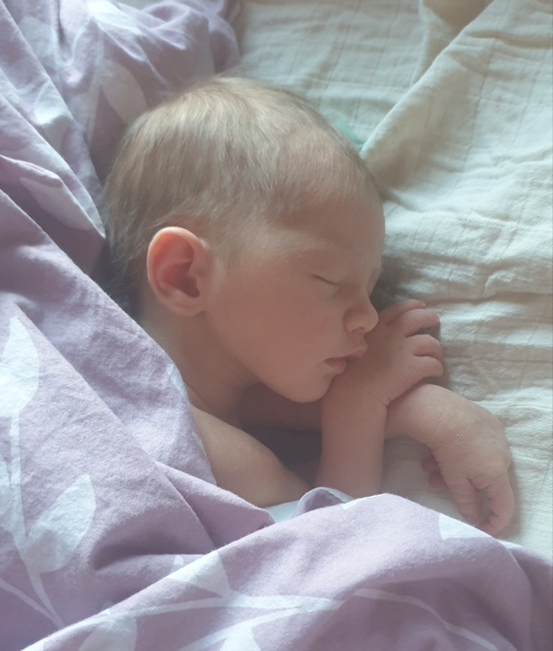 Svobodová Katarína, permakulturní rodinka, foto Rianna spící